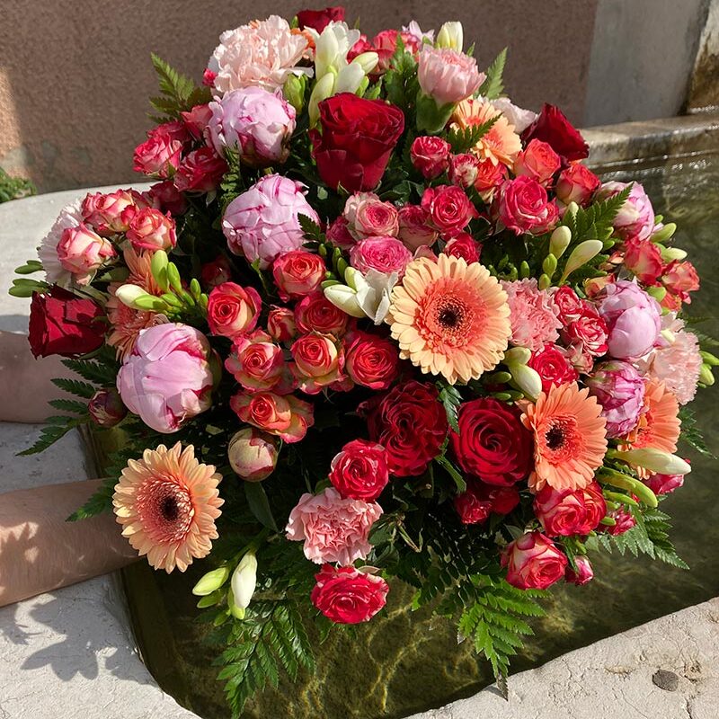 Bouquet de fleurs fraîches pour la fête des mères, une création délicate par Pom’Violette